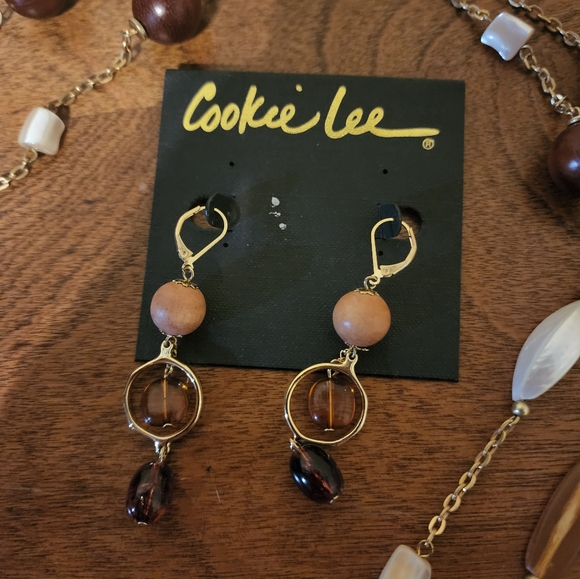 Cookie Lee Mother of Pearl Jewelry Set - Picture 7 of 8